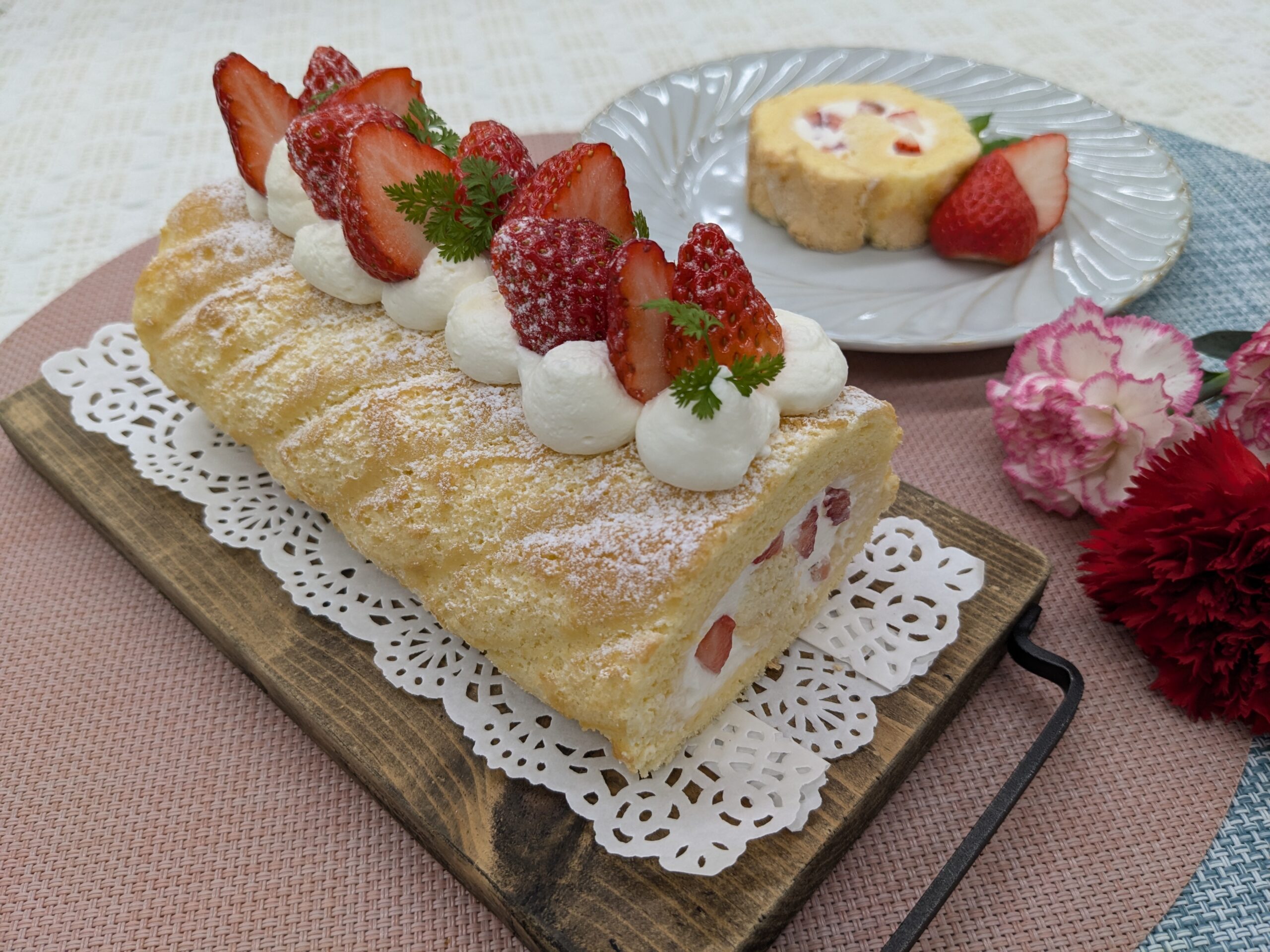 いちごのふわふわロールケーキ  ＜小学生＞